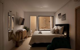 Deluxe Studio In City Center With Free Private Parking